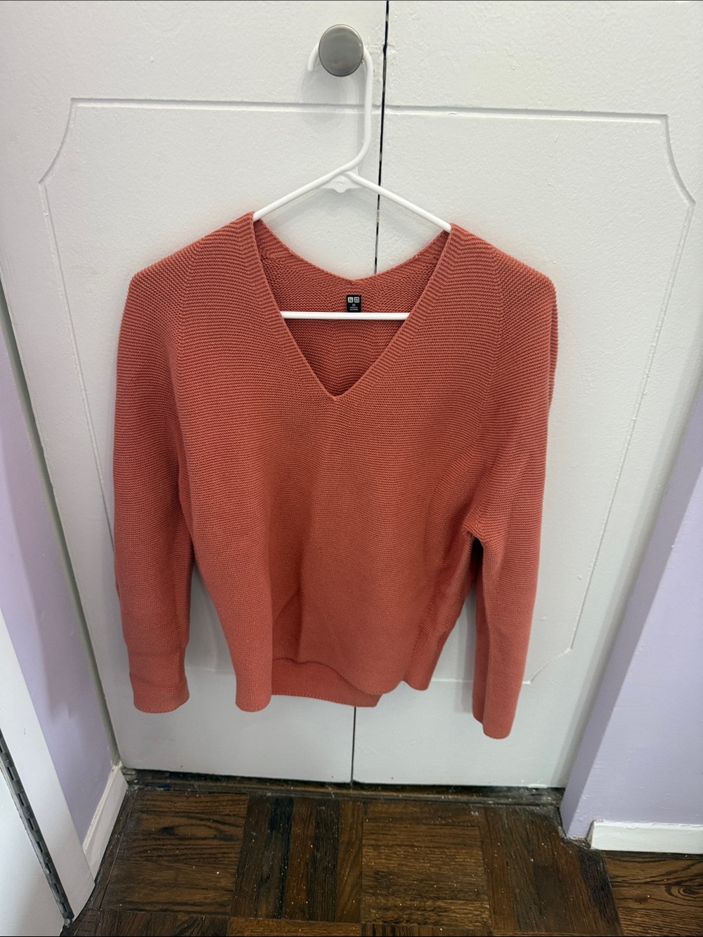 Uniqlo V Neck Women’s Sweater in Rust